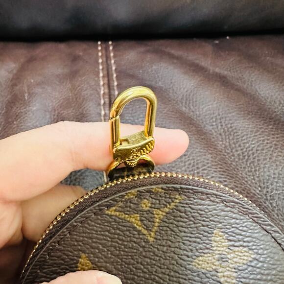 Louis Vuitton Round Coin Purse - Picture 3 of 11